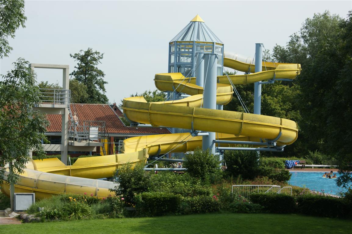 Testfahrt auf der neuen Spaßrutsche