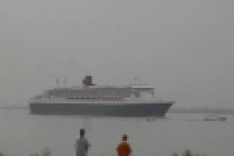1. Besuch der Queen Mary 2 in Brokdorf